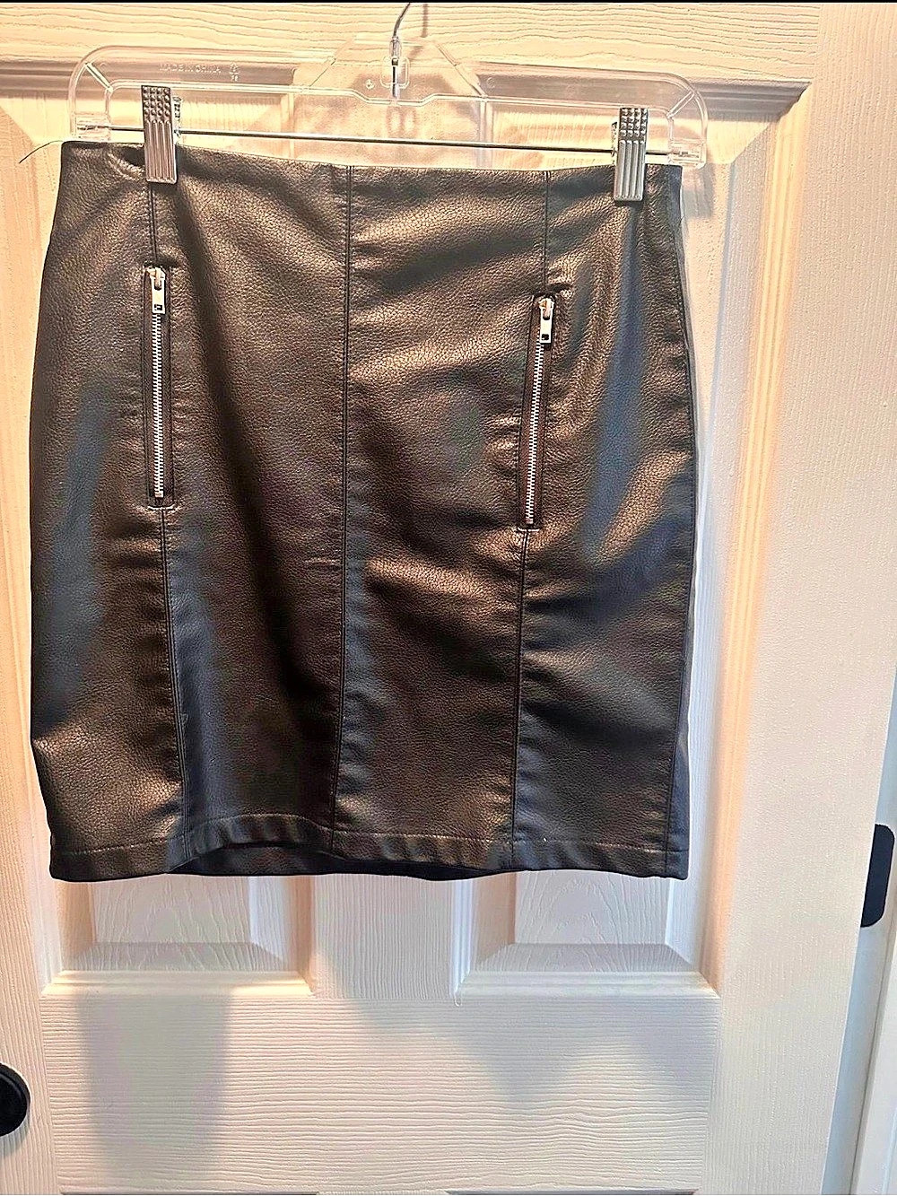 Kendall & Kylie Mini Skirt with Zippers in Black Size Small Like New